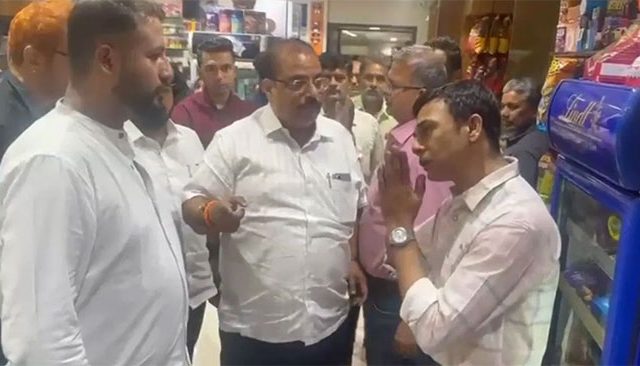 Mumbai News : बड्या शोरूमच्या मॅनेजरकडून गुजराती-हिंदी बोलण्याची सक्ती