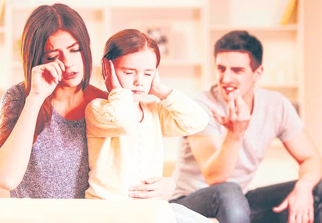 कुटुंबव्यवस्था ढासळल्यामुळे समाजव्यवस्था विस्कळीत