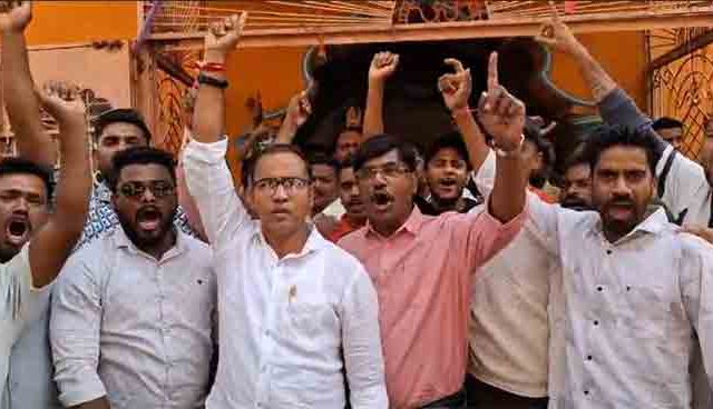 पीओपीच्या गणेश मूर्तींवरील बंदी विरोधात महाराष्ट्रातील मूर्तिकार पेणमध्ये एकवटले, पेण मध्ये बैठक
