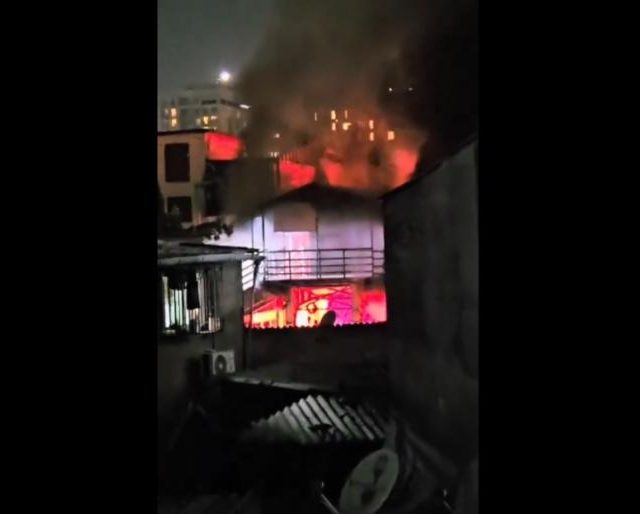 खार रोडच्या रेल्वे कारशेडला आग