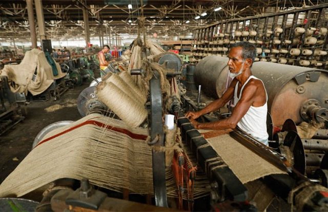 Mill Worker House Update : राज्य शासनाचे गिरणी कामगारांना मुंबईबाहेर पाठवण्याचे धोरण