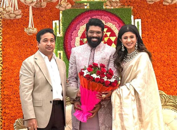 Kokan Hearted Girl Wedding : कोकण हार्टेर्ड गर्लच्या लग्नाला मंत्री नितेश राणे यांची उपस्थिती