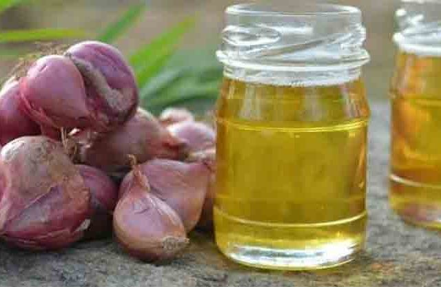 Onion Oil : केसांच्या वाढीसाठी फायदेशीर आहे कांद्याचे तेल, असे बनवा घरच्या घरी