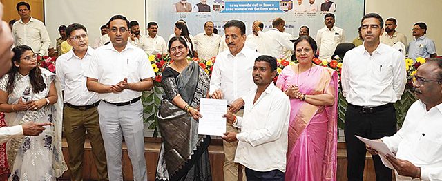 महाआवास अभियानात नाशिक जिल्हा, विभाग राज्यात प्रथम