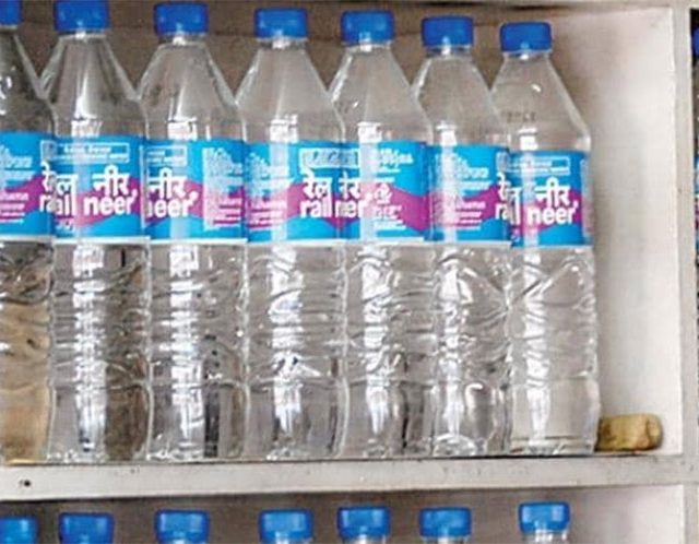 Rail Neer Bottle : मध्य, पश्चिम रेल्वेवर रेल नीर बाटलीबंद पाण्याचा तुटवडा
