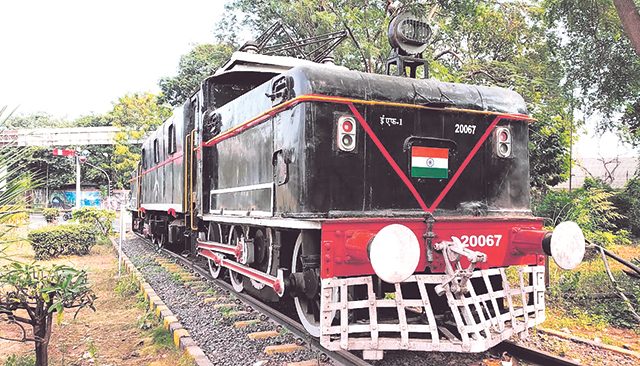 रेल्वेच्या विद्युतीकरणाची दिमाखदार शताब्दी...