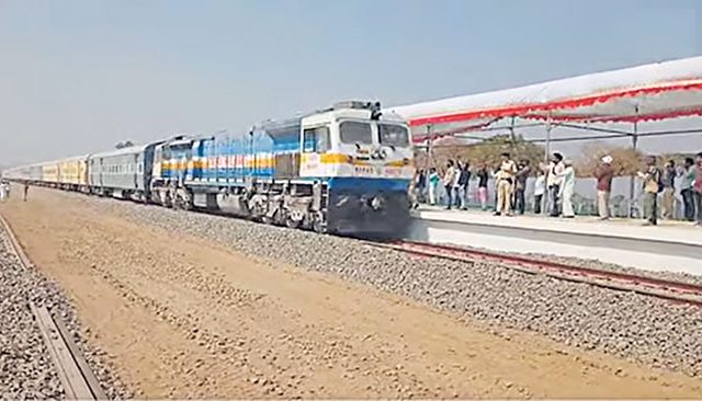 Railway Article : रेल्वे मार्गासाठी ३१ वर्षांची प्रतीक्षा...