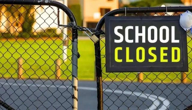 Latur School : विद्यार्थ्यांचं भवितव्य अंधारात! लातूरमध्ये 'या' शाळेला ठोकले टाळे