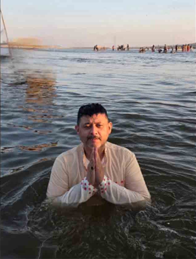 महाकुंभ मेळ्यात अभिनेता स्वप्नील जोशीने केलं पवित्र स्नान
