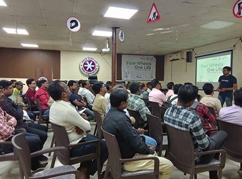 २२० तळीराम चालकांची वाहतूक पोलिसांनी घेतली शाळा