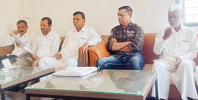 थकबाकीदार भाग भांडवलदारांचे शेअर्स मर्जीतील लोकांना; डोखळे, बर्डे यांचा आरोप