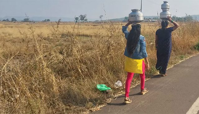 Water Shortage : शहापूरमध्ये पाणीबाणी! १० गावांमध्ये भीषण पाणी टंचाई; 'टँकरवारी' सुरू
