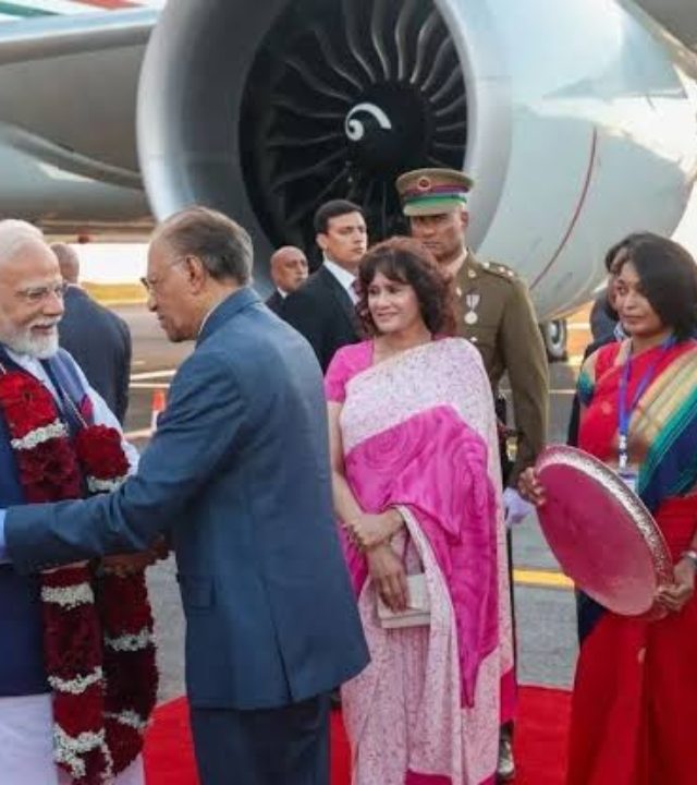 PM Modi : पंतप्रधान नरेंद्र मोदी यांचे मॉरिशसमध्ये भव्य स्वागत