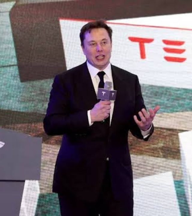 Tesla Stock Fall 50% : इलॉन मस्क यांना धक्का! Tesla शेअर्समध्ये मोठी घसरण
