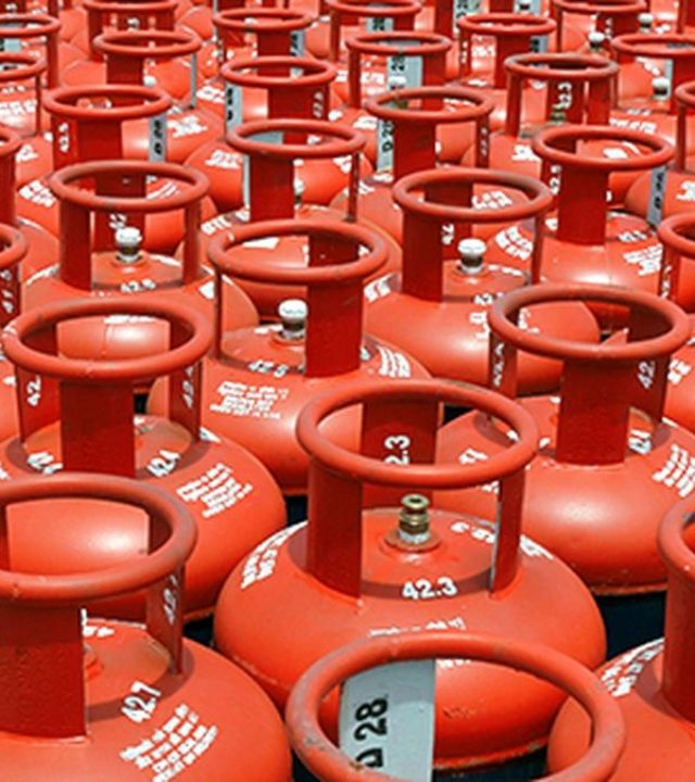 LPG Gas Cylinder Price Hike : व्यावसायिक गॅस सिलिंडरच्या किंमतीत ६ रुपयांची वाढ