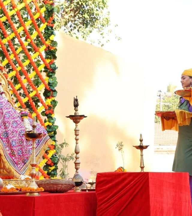 Celebrity MasterCheif : सेलिब्रिटीज बनवणार साई भक्तांसाठी जेवण!