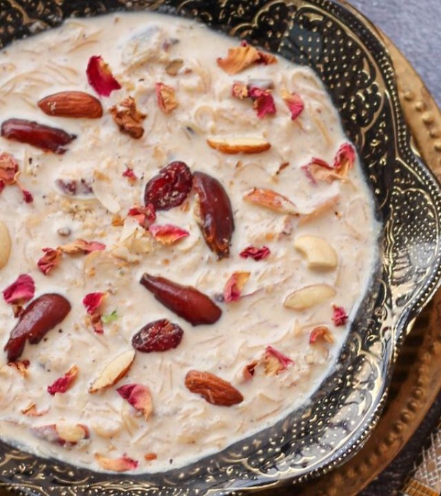 Sheer Khurma : घरच्या घरी झटपट बनवा शीर-खुरमा!