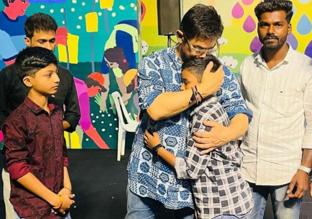 Aamir Khan : आमिर खानने घेतली संतोष देशमुखांच्या मुलांची भेट