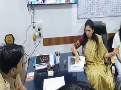 जळगावातील धक्कादायक घटना, राज्यमंत्री रक्षा खडसेंच्या मुलीची काढली छेड