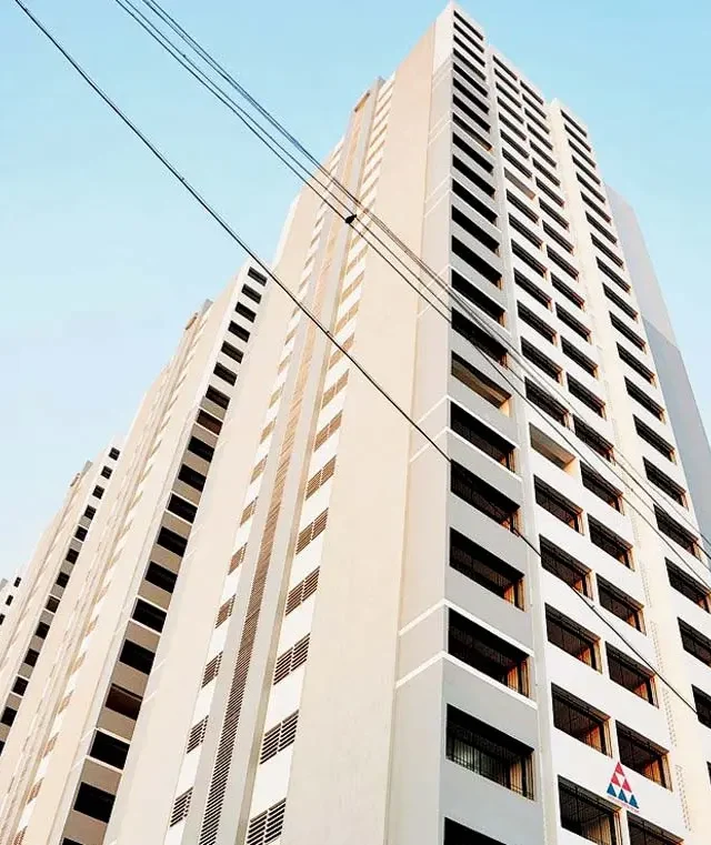 झोपडपट्टी पुनर्वसन योजनेतील घरांवर आता पती-पत्नीचं नाव