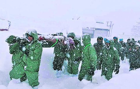 उत्तराखंड : हिमस्खलनातील ४७ कामगारांना वाचवण्यात यश
