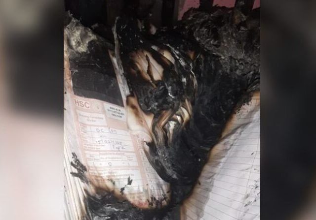 शिक्षिकेने तपासण्यासाठी आणलेले बारावीचे पेपर घरात जळून खाक