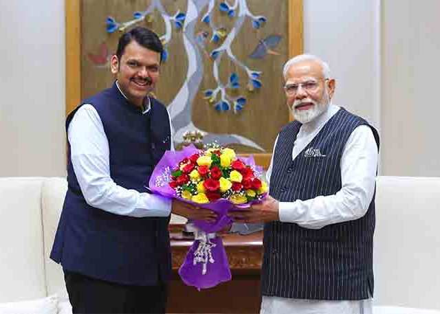 मुख्यमंत्री फडणवीस यांनी घेतली पंतप्रधान मोदींची भेट
