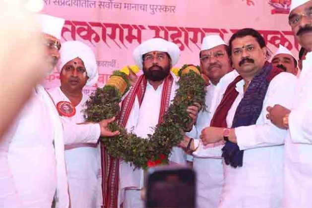 उपमुख्यमंत्री एकनाथ शिंदे यांचा जगद्गुरु संत श्री तुकाराम महाराज पुरस्काराने सन्मान