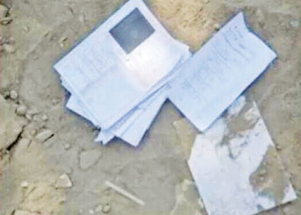 HSC Exam Answer Sheets : कामोठे वसाहतीत रस्त्यावर सापडल्या १२ वीच्या उत्तरपत्रिका
