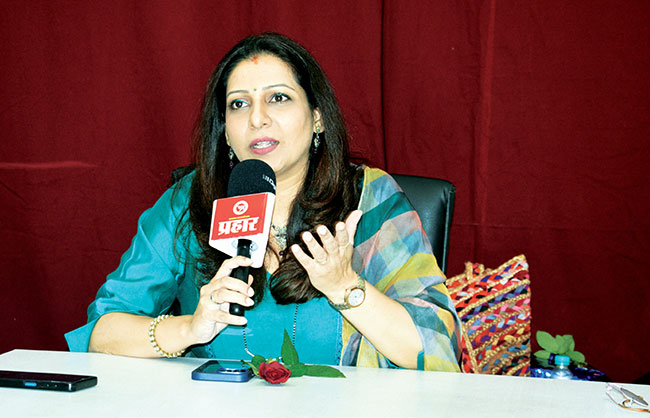 Actress Madhura Welankar : स्त्रीने स्त्रीचा सन्मान करणे महत्त्वाचे…- अभिनेत्री मधुरा वेलणकर