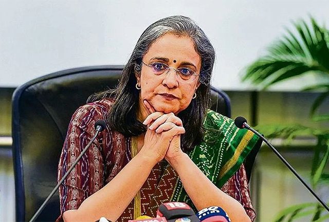 Madhavi Puri Buch FIR : सेबीच्या माजी अध्यक्षांविरोधात एफआयआर नोंदवण्याचे आदेश