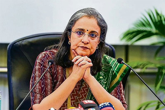 Madhavi Puri Buch FIR : सेबीच्या माजी अध्यक्षांविरोधात एफआयआर नोंदवण्याचे आदेश