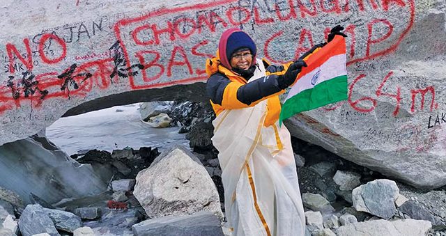 साठीतली साडीवाली एव्हरेस्ट कन्या !