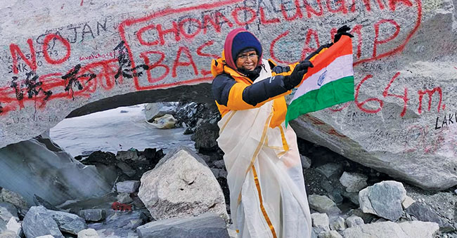 साठीतली साडीवाली एव्हरेस्ट कन्या !