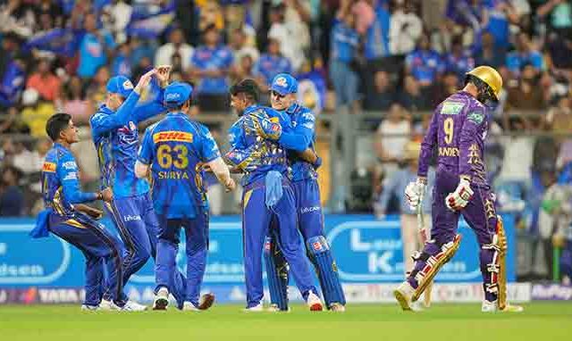 IPL 2025: मुंबईच्या गोलंदाजांचा कहर, केकेआरची स्थिती दयनीय