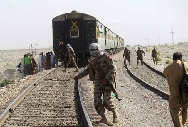 Pakistan Train Hijack : पाकिस्तानमध्ये दहशतवाद्यांनी चक्क रेल्वे केली 'हायजॅक'