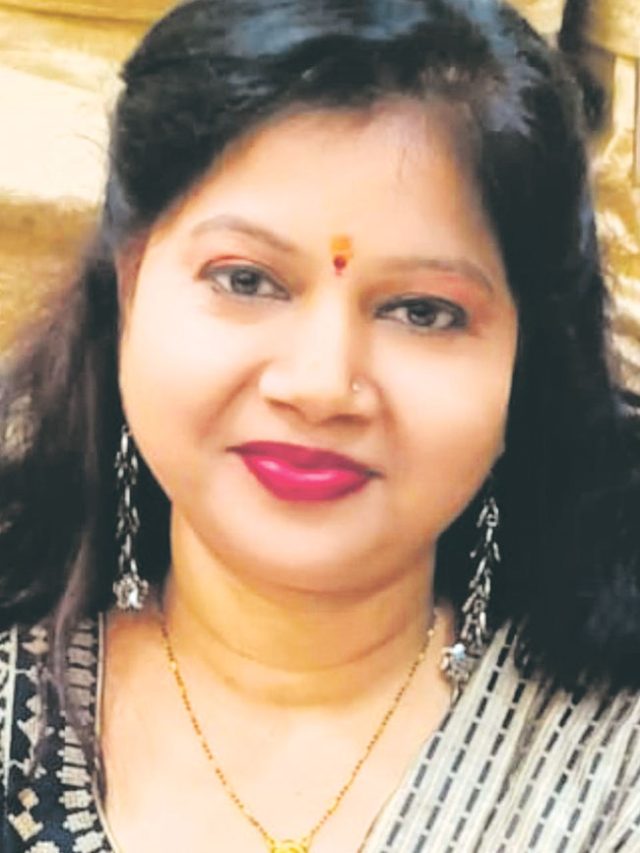 जबाबदारीसह घेते भरारी, न थके, न तक्रार करी...