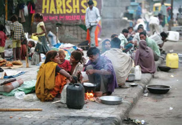 Street Family : रस्त्यावरचा थाटलेला संसार!