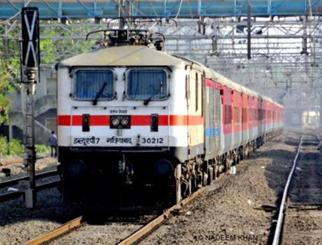 मध्य रेल्वेच्या अतिरिक्त ३४ होळी विशेष ट्रेन