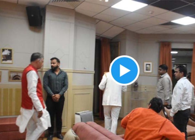 अशा आमदारांचे करायचे काय? विधानसभेत पान खाऊन मारली पिचकारी; अध्यक्षांनी सुनावले खडेबोल!