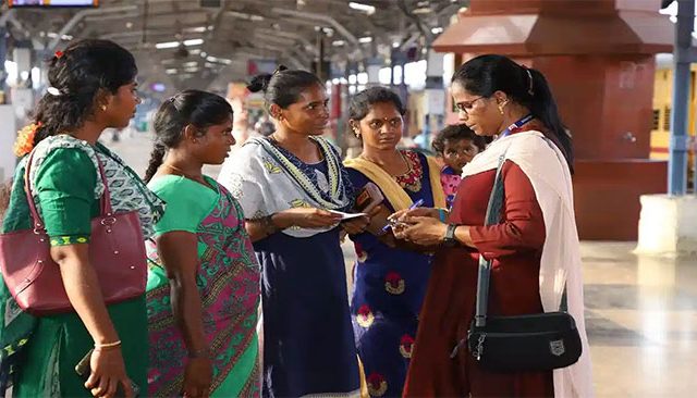 Western Railway : पश्चिम रेल्वेच्या दोन महिला तिकीट तपासणीस कर्मचाऱ्यांची उत्कृष्ट कामगिरी