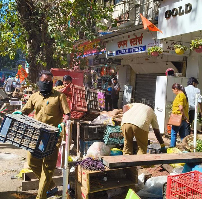 माटुंगा रेल्वे स्थानक, फुल बाजार परिसरातील अतिक्रमणांचा विळखा सुटला