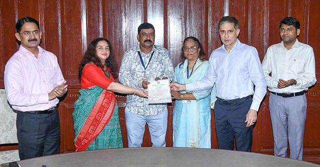 मुंबई महापालिकेच्यावतीने विक्रमी मालमत्ता कर वसूल, आयुक्तांच्या हस्ते अधिकाऱ्यांचा सत्कार