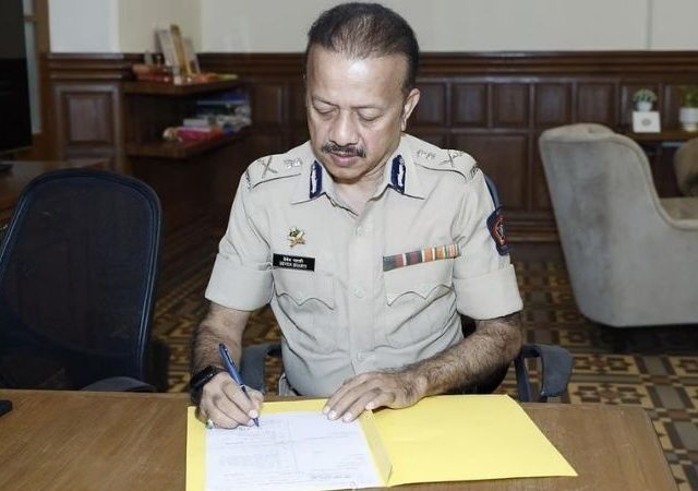 फणसाळकर यांच्या निवृत्तीनंतर, मुंबईच्या पोलीस आयुक्तपदी देवेन भारती यांची नियुक्ती