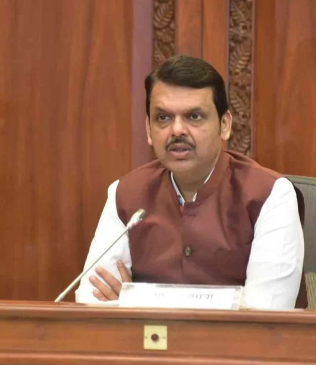 सार्वजनिक आरोग्य विभागाच्या जास्तीत जास्त सेवा ऑनलाईन करा: मुख्यमंत्री देवेंद्र फडणवीस