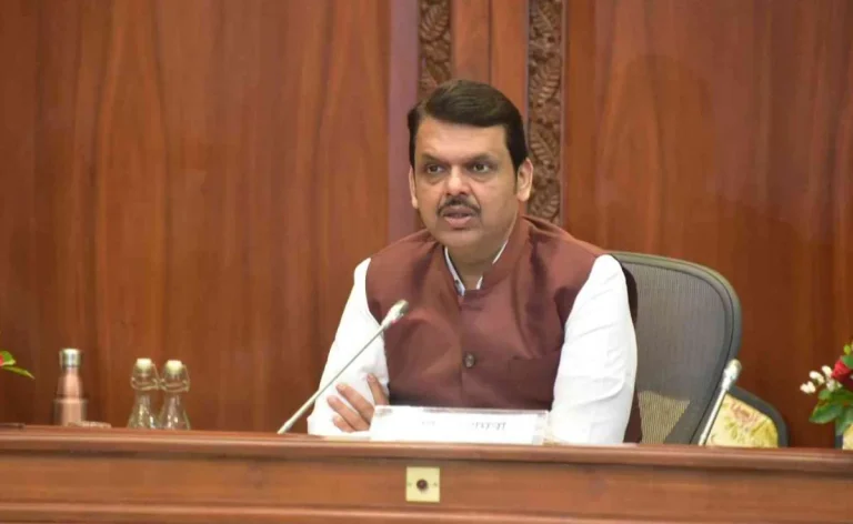 सार्वजनिक आरोग्य विभागाच्या जास्तीत जास्त सेवा ऑनलाईन करा: मुख्यमंत्री देवेंद्र फडणवीस