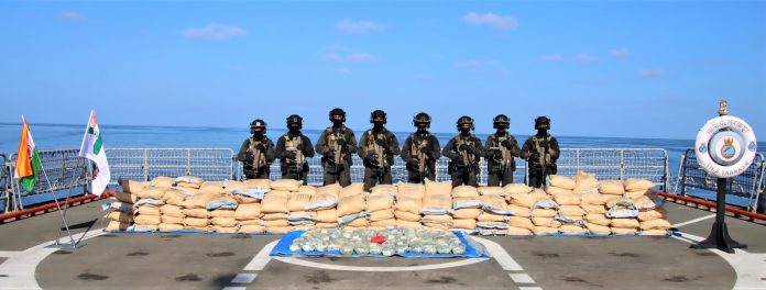INS Tarkash : हिंद महासागरात नौदलाची धडक कारवाई, २५०० किलो अमली पदार्थांची जप्ती