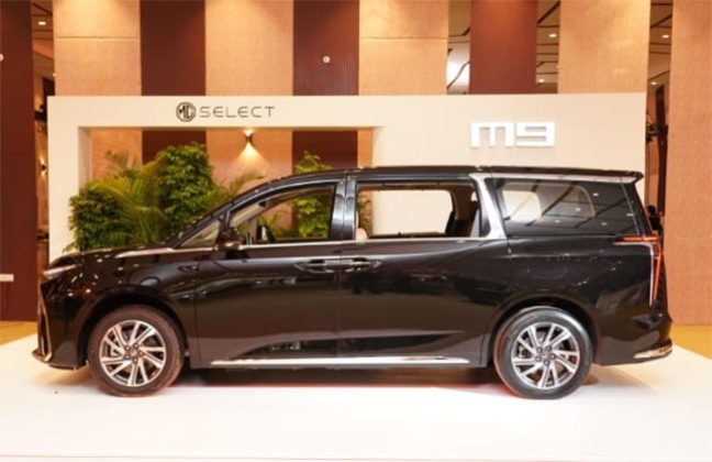 जीवनशैलीच्या गरजांचे अद्वितीय मिश्रण! 'एम ९' आणि 'सायबरस्टर' कारचा रिव्ह्यू पहाच