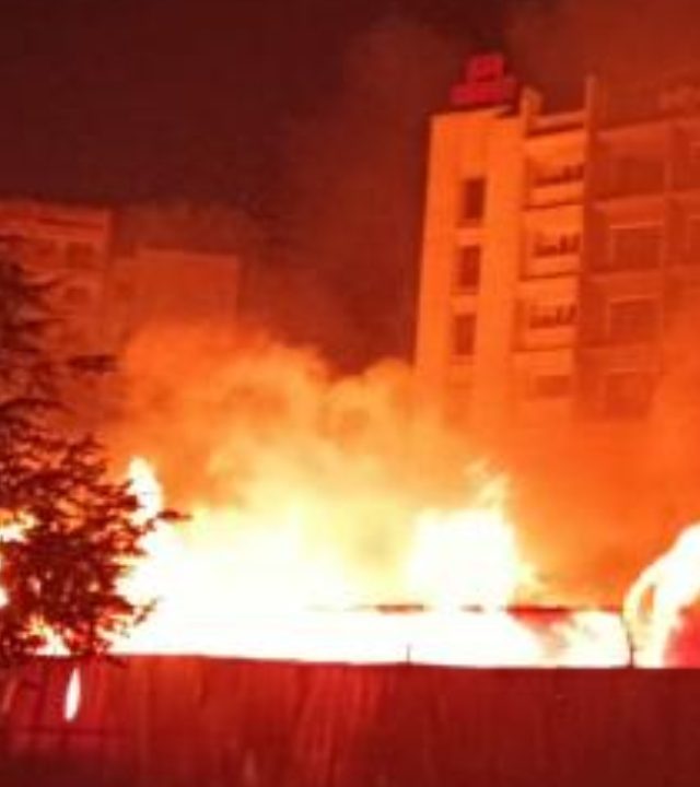 Nashik News : मध्यरात्री नाशिक शहरात अग्नी तांडव