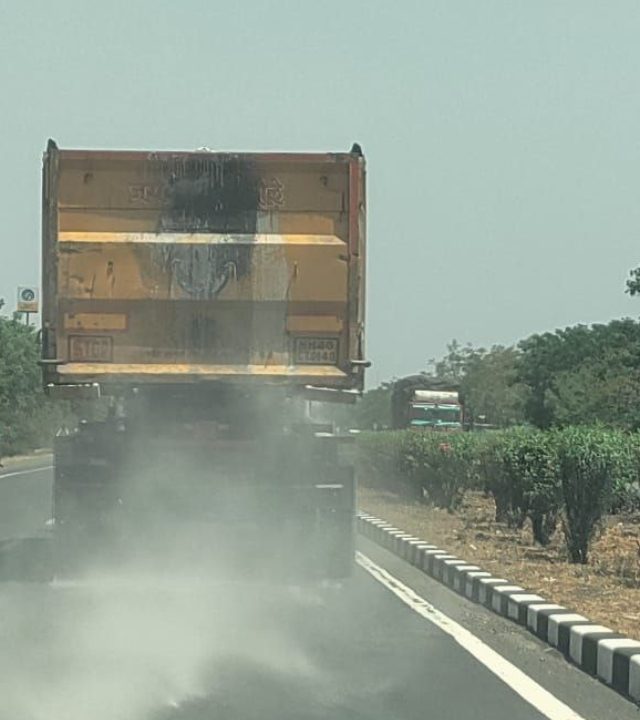 Amravati Accident : डोळ्यात राख उडाल्याने अनियंत्रित हार्वेस्टरने दुचाकी चालकास चिरडले
